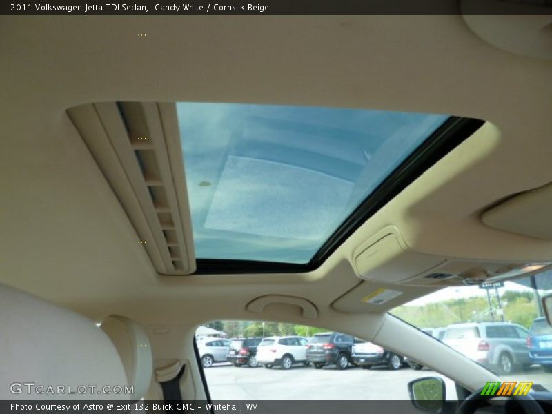 Candy White / Cornsilk Beige 2011 Volkswagen Jetta TDI Sedan