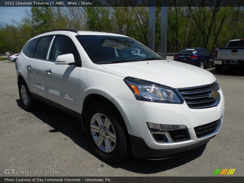 Front 3/4 View of 2013 Traverse LT AWD
