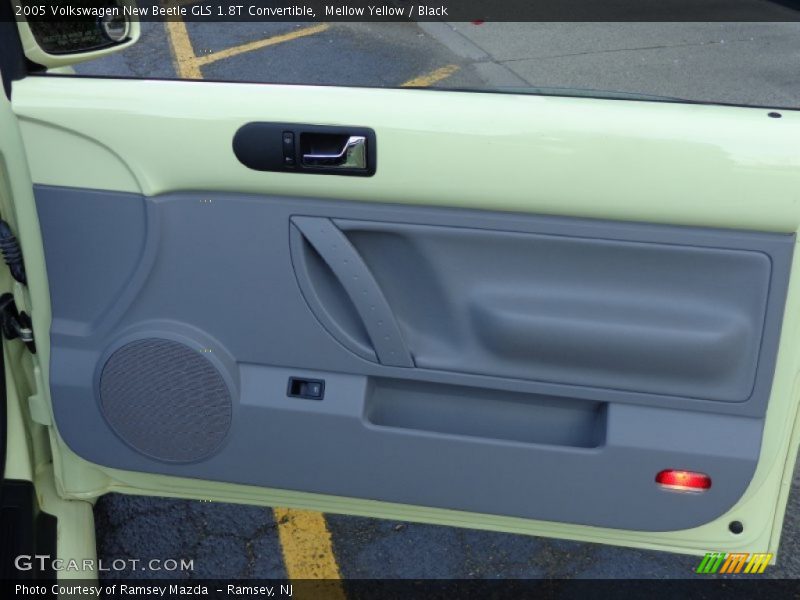 Mellow Yellow / Black 2005 Volkswagen New Beetle GLS 1.8T Convertible
