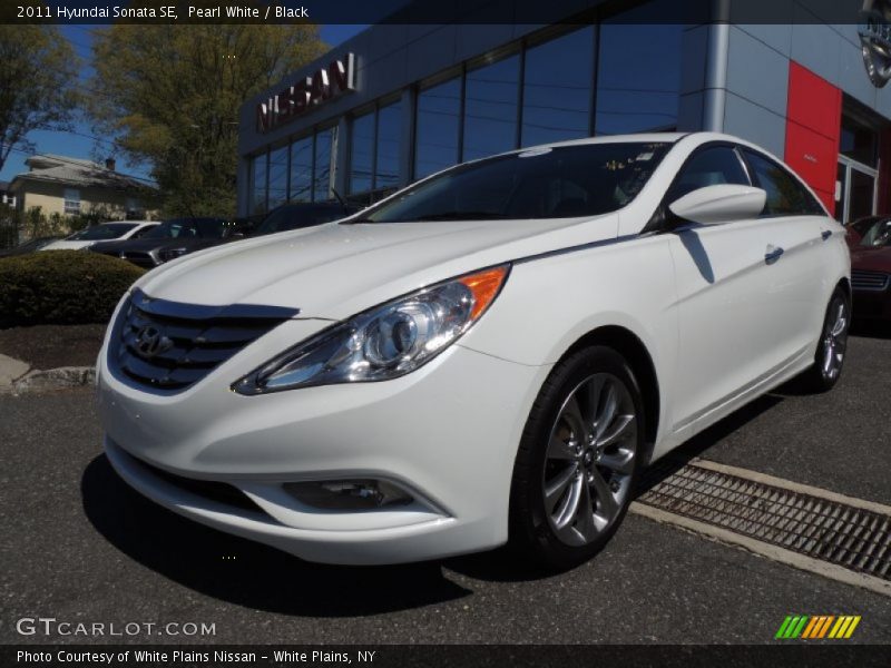 Pearl White / Black 2011 Hyundai Sonata SE