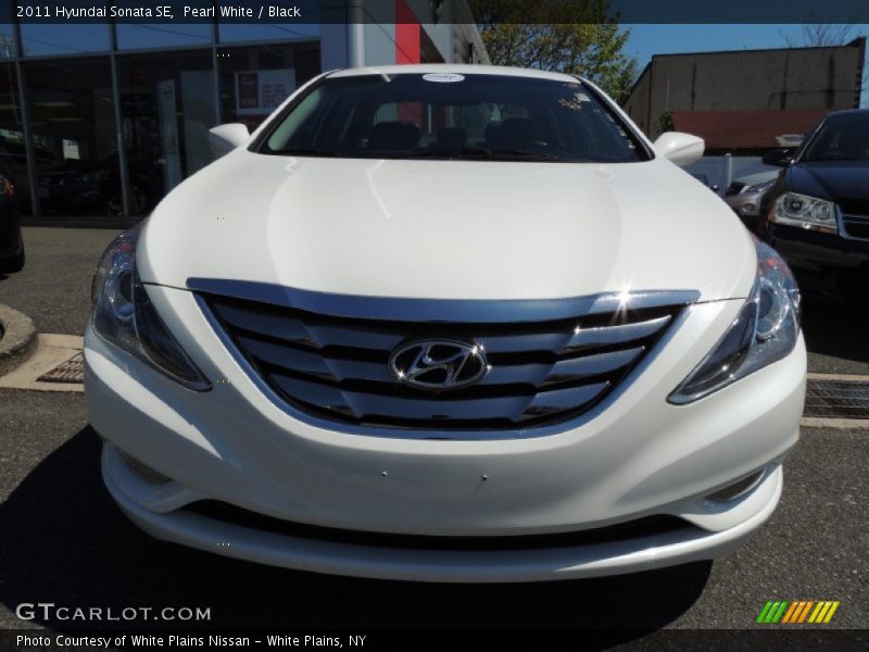 Pearl White / Black 2011 Hyundai Sonata SE