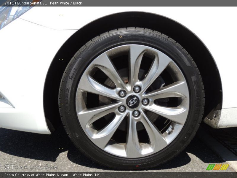 Pearl White / Black 2011 Hyundai Sonata SE