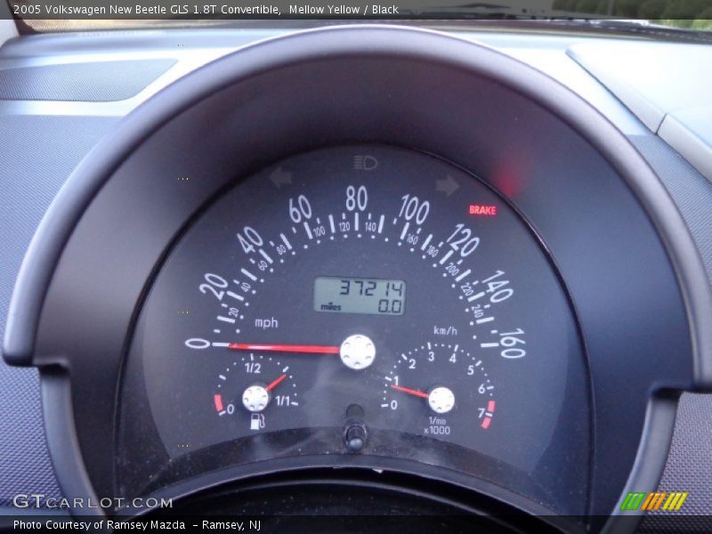 Mellow Yellow / Black 2005 Volkswagen New Beetle GLS 1.8T Convertible