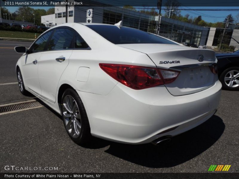 Pearl White / Black 2011 Hyundai Sonata SE