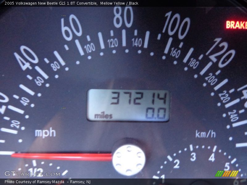 Mellow Yellow / Black 2005 Volkswagen New Beetle GLS 1.8T Convertible