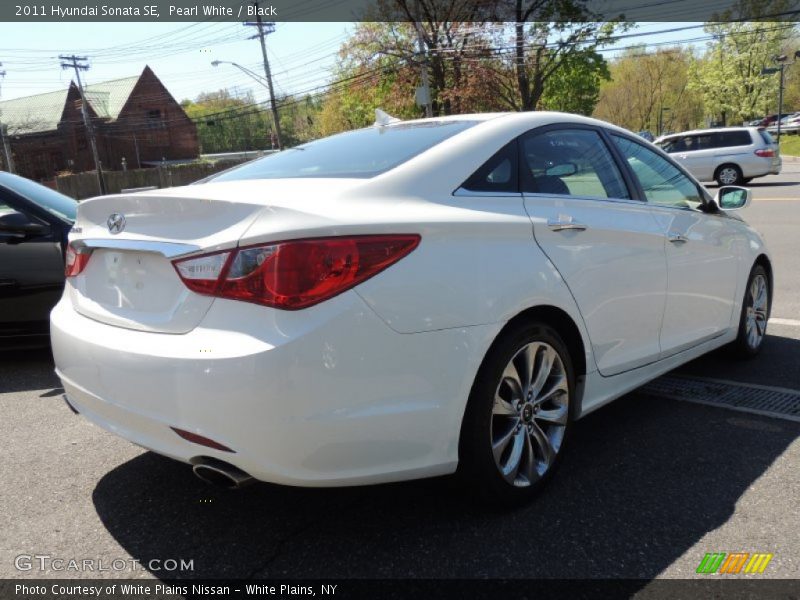 Pearl White / Black 2011 Hyundai Sonata SE