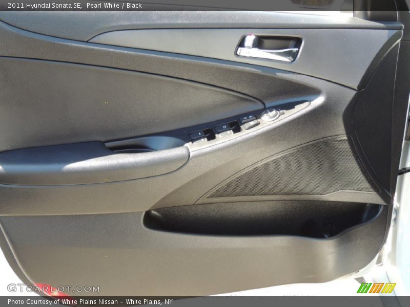 Pearl White / Black 2011 Hyundai Sonata SE
