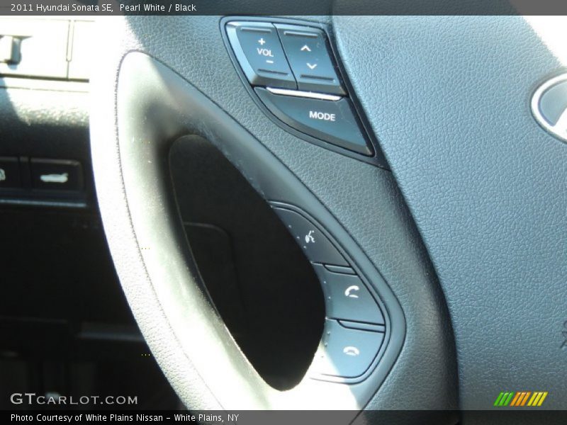 Pearl White / Black 2011 Hyundai Sonata SE