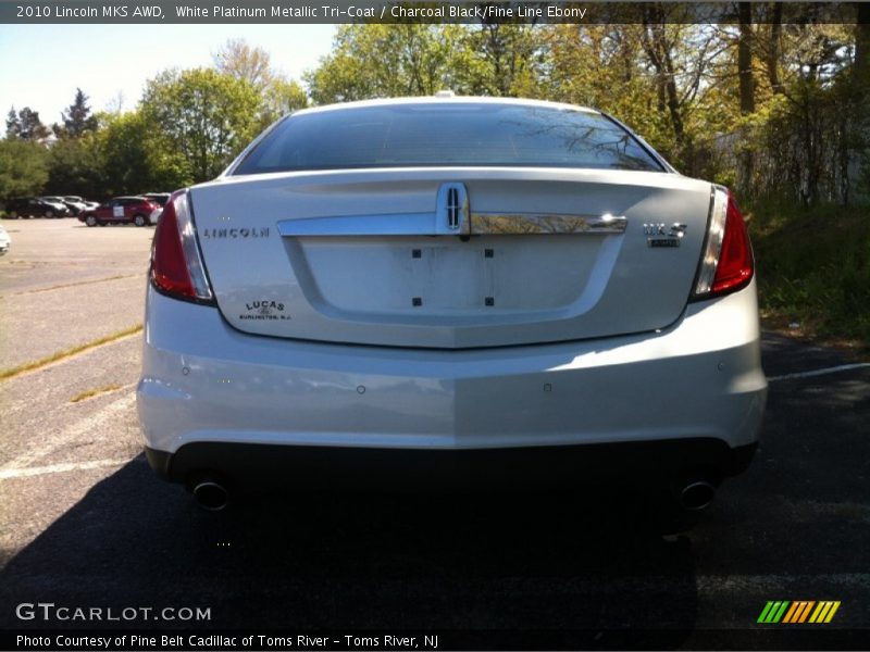 White Platinum Metallic Tri-Coat / Charcoal Black/Fine Line Ebony 2010 Lincoln MKS AWD