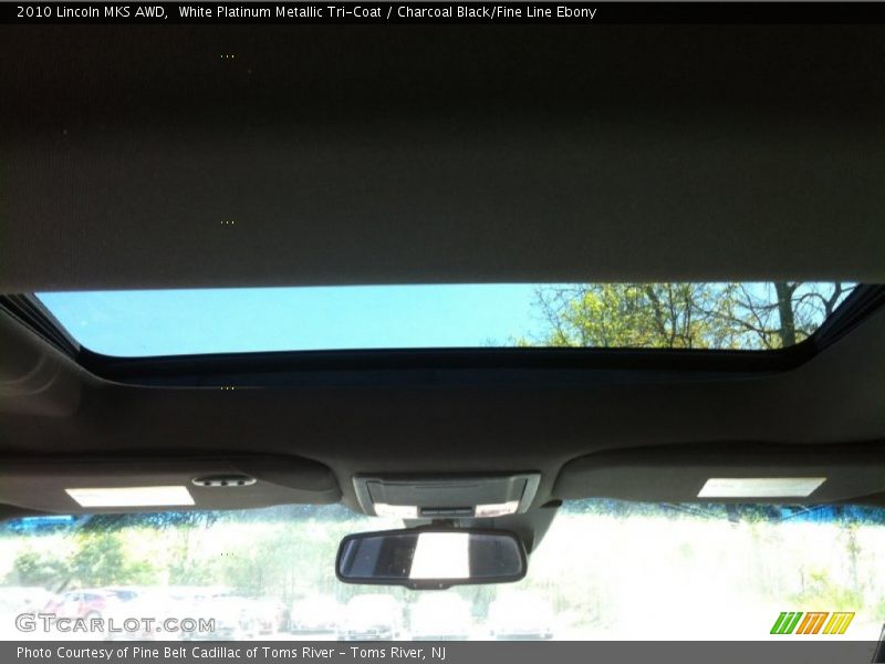 White Platinum Metallic Tri-Coat / Charcoal Black/Fine Line Ebony 2010 Lincoln MKS AWD