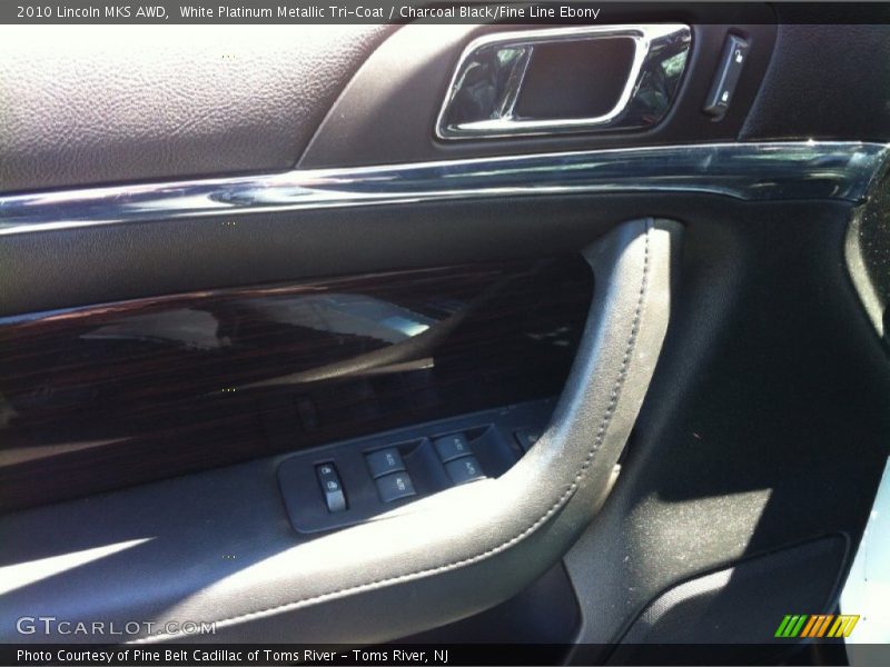 White Platinum Metallic Tri-Coat / Charcoal Black/Fine Line Ebony 2010 Lincoln MKS AWD