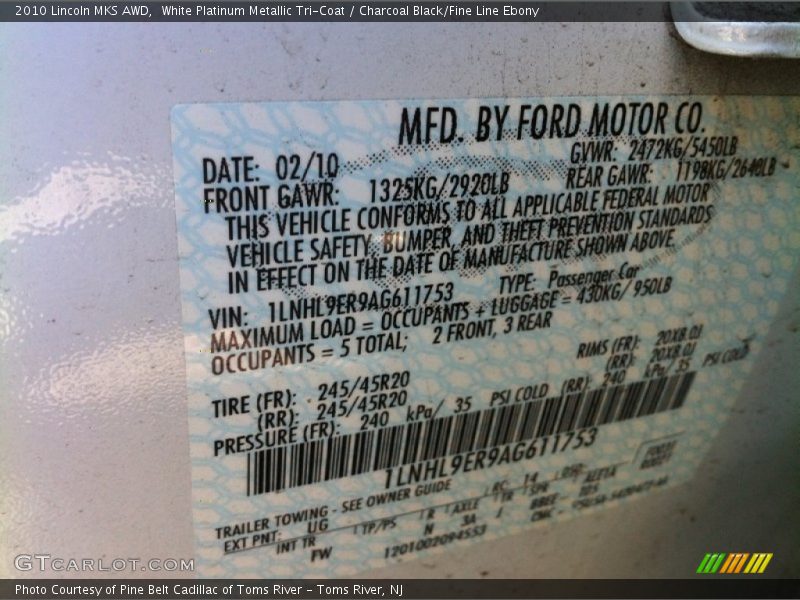 White Platinum Metallic Tri-Coat / Charcoal Black/Fine Line Ebony 2010 Lincoln MKS AWD
