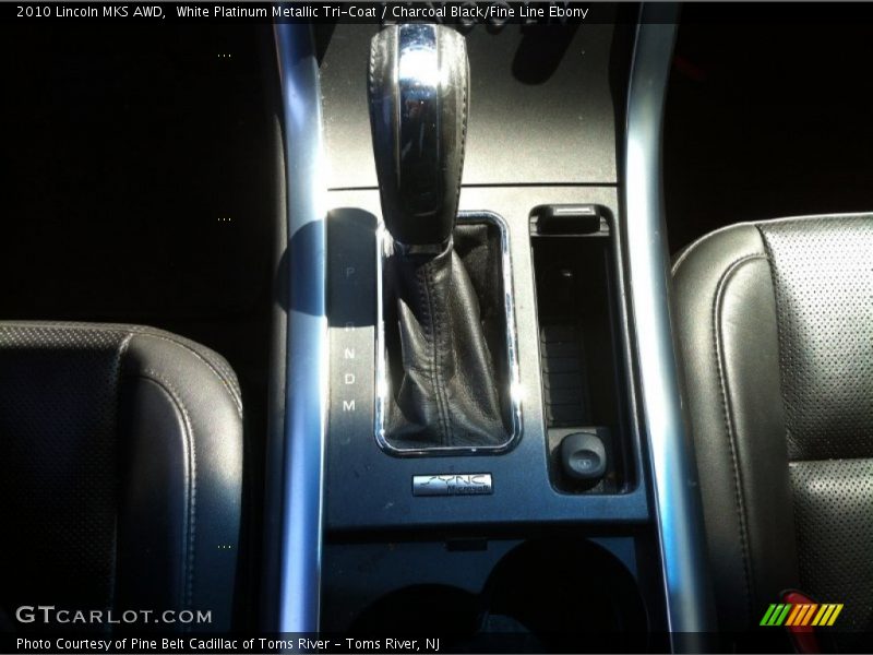 White Platinum Metallic Tri-Coat / Charcoal Black/Fine Line Ebony 2010 Lincoln MKS AWD