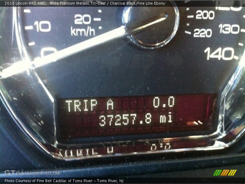 White Platinum Metallic Tri-Coat / Charcoal Black/Fine Line Ebony 2010 Lincoln MKS AWD
