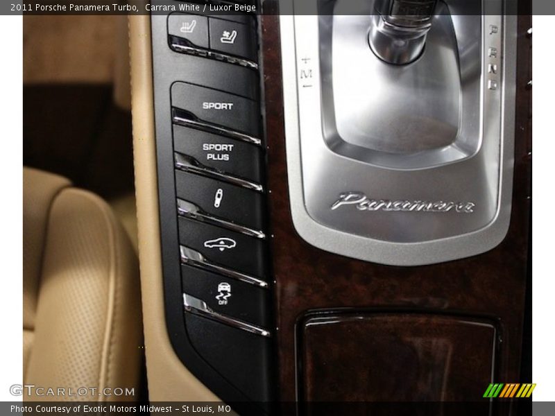 Controls of 2011 Panamera Turbo