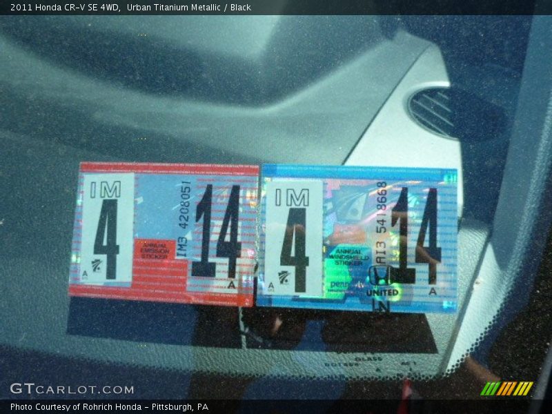 Urban Titanium Metallic / Black 2011 Honda CR-V SE 4WD
