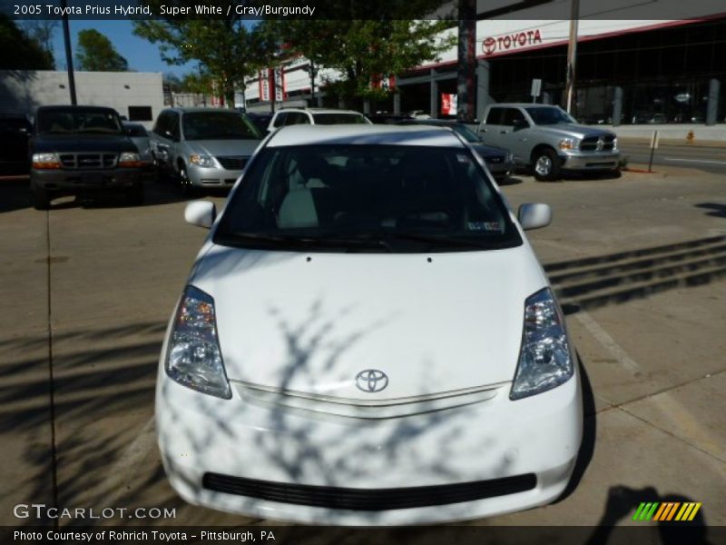 Super White / Gray/Burgundy 2005 Toyota Prius Hybrid