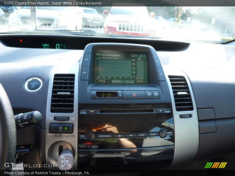 Super White / Gray/Burgundy 2005 Toyota Prius Hybrid