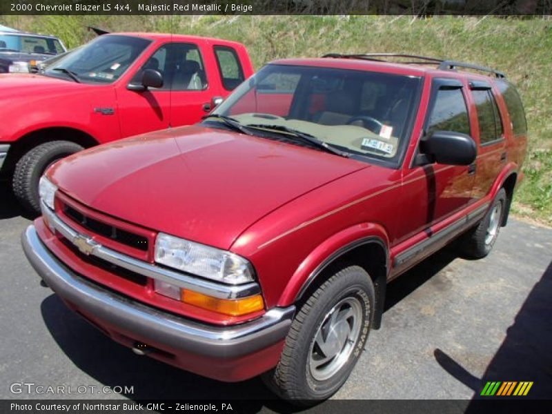 Front 3/4 View of 2000 Blazer LS 4x4