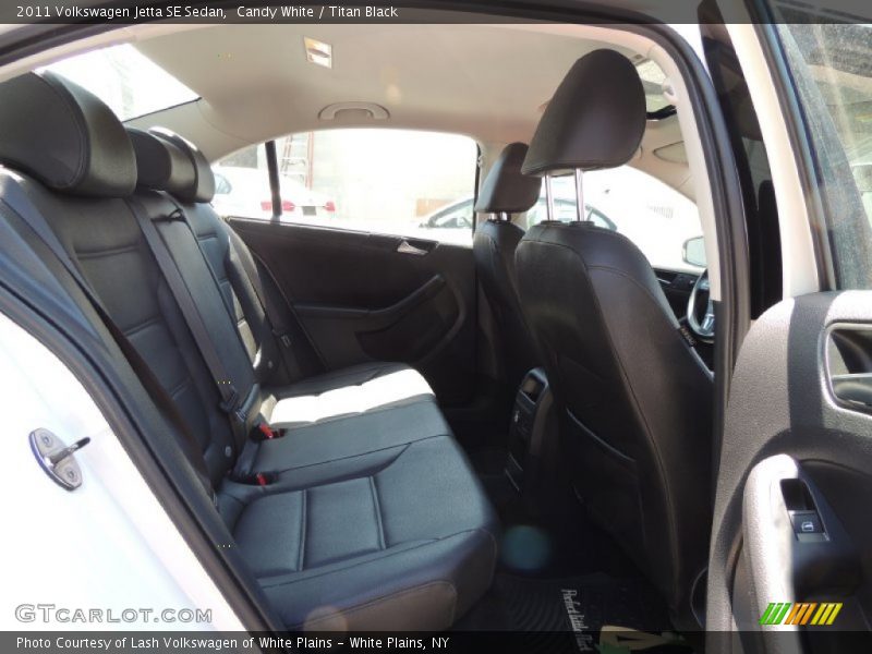 Candy White / Titan Black 2011 Volkswagen Jetta SE Sedan