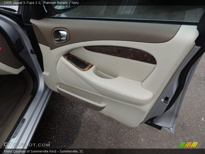 Platinum Metallic / Ivory 2005 Jaguar S-Type 3.0