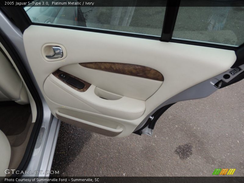 Platinum Metallic / Ivory 2005 Jaguar S-Type 3.0