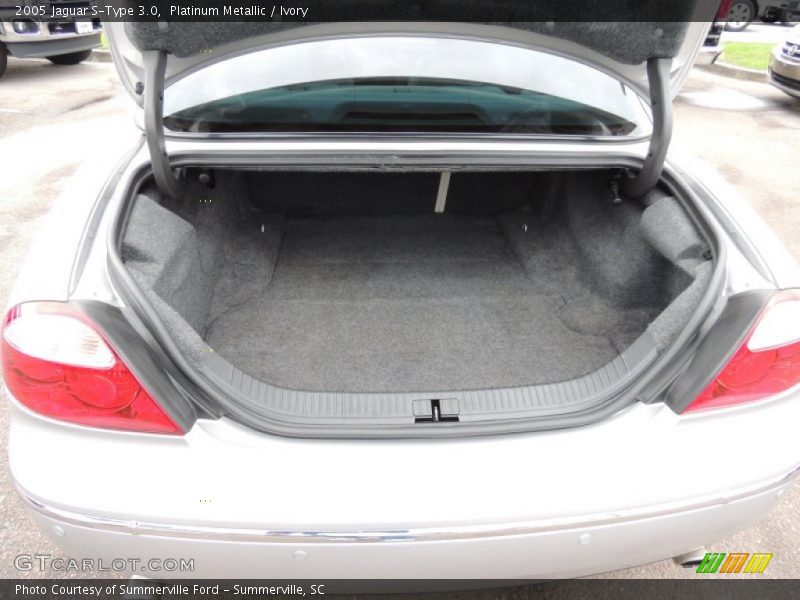 Platinum Metallic / Ivory 2005 Jaguar S-Type 3.0