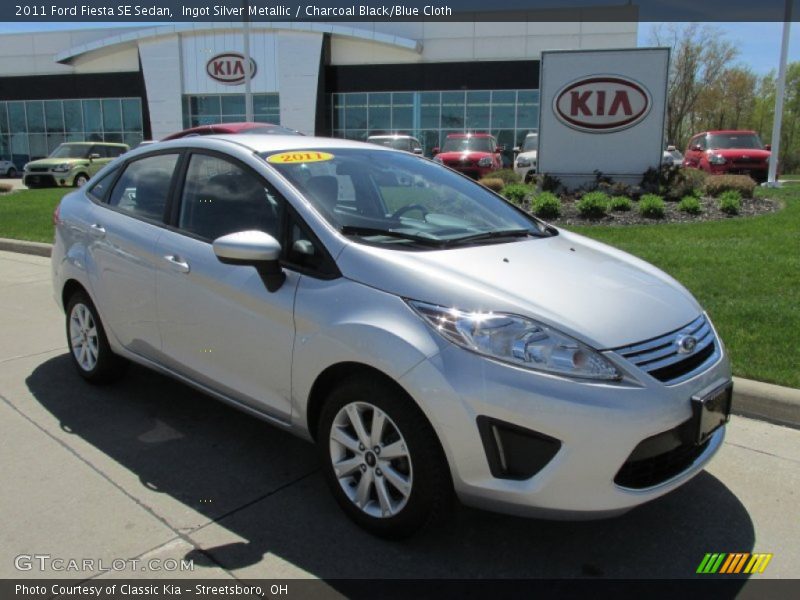 Ingot Silver Metallic / Charcoal Black/Blue Cloth 2011 Ford Fiesta SE Sedan