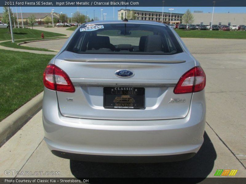 Ingot Silver Metallic / Charcoal Black/Blue Cloth 2011 Ford Fiesta SE Sedan