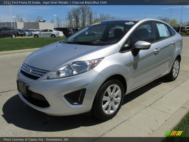 Ingot Silver Metallic / Charcoal Black/Blue Cloth 2011 Ford Fiesta SE Sedan