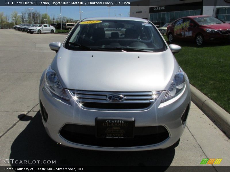 Ingot Silver Metallic / Charcoal Black/Blue Cloth 2011 Ford Fiesta SE Sedan