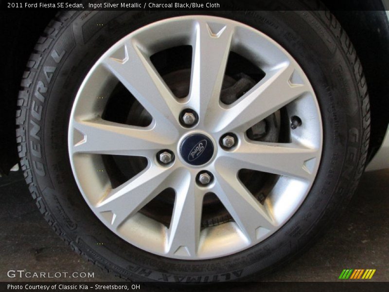 Ingot Silver Metallic / Charcoal Black/Blue Cloth 2011 Ford Fiesta SE Sedan