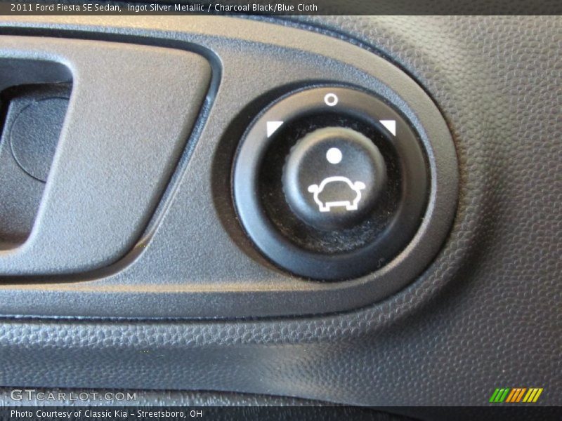 Ingot Silver Metallic / Charcoal Black/Blue Cloth 2011 Ford Fiesta SE Sedan