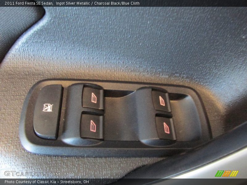 Ingot Silver Metallic / Charcoal Black/Blue Cloth 2011 Ford Fiesta SE Sedan