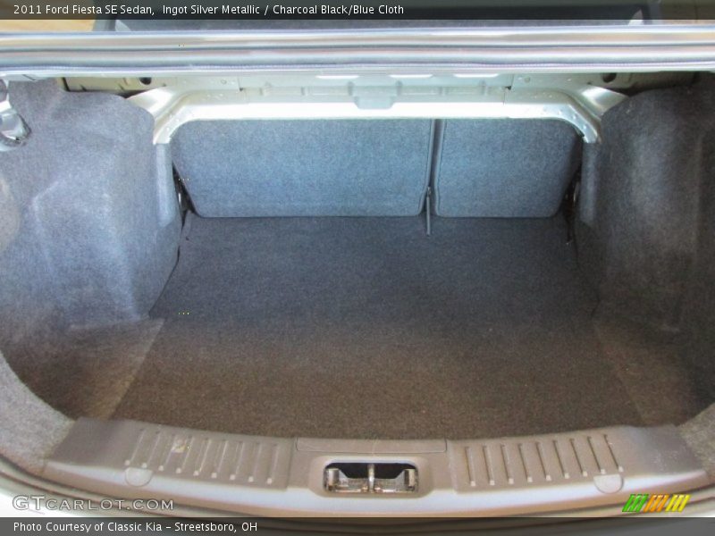 Ingot Silver Metallic / Charcoal Black/Blue Cloth 2011 Ford Fiesta SE Sedan
