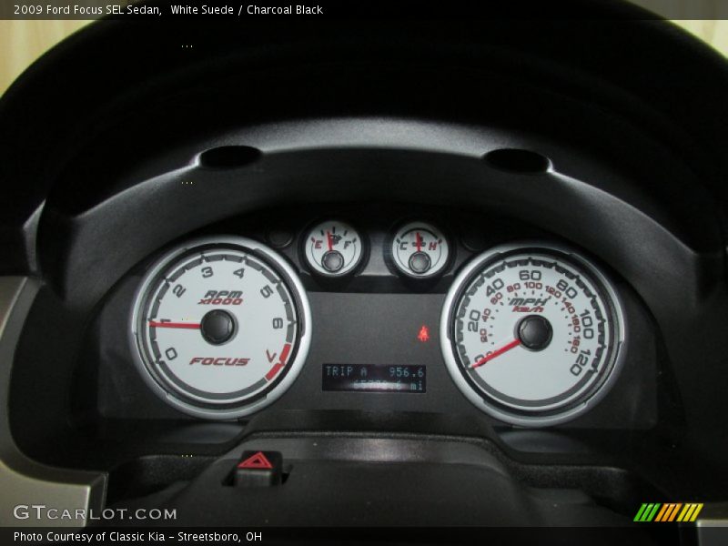 White Suede / Charcoal Black 2009 Ford Focus SEL Sedan