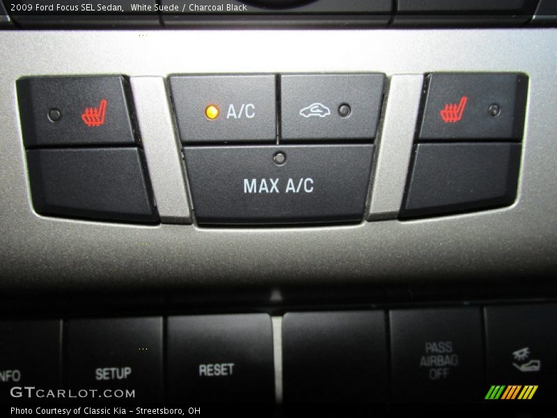 White Suede / Charcoal Black 2009 Ford Focus SEL Sedan