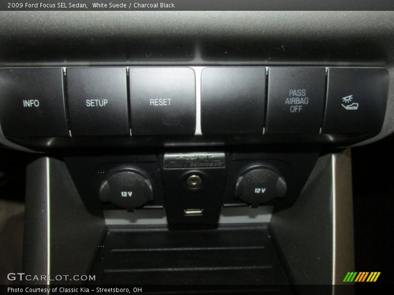 White Suede / Charcoal Black 2009 Ford Focus SEL Sedan