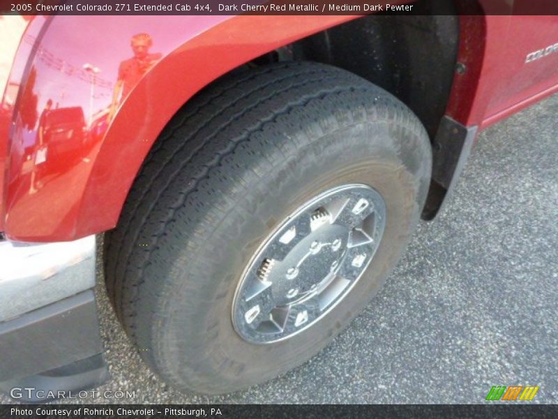 Dark Cherry Red Metallic / Medium Dark Pewter 2005 Chevrolet Colorado Z71 Extended Cab 4x4