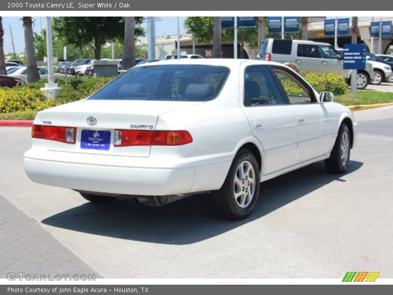 Super White / Oak 2000 Toyota Camry LE
