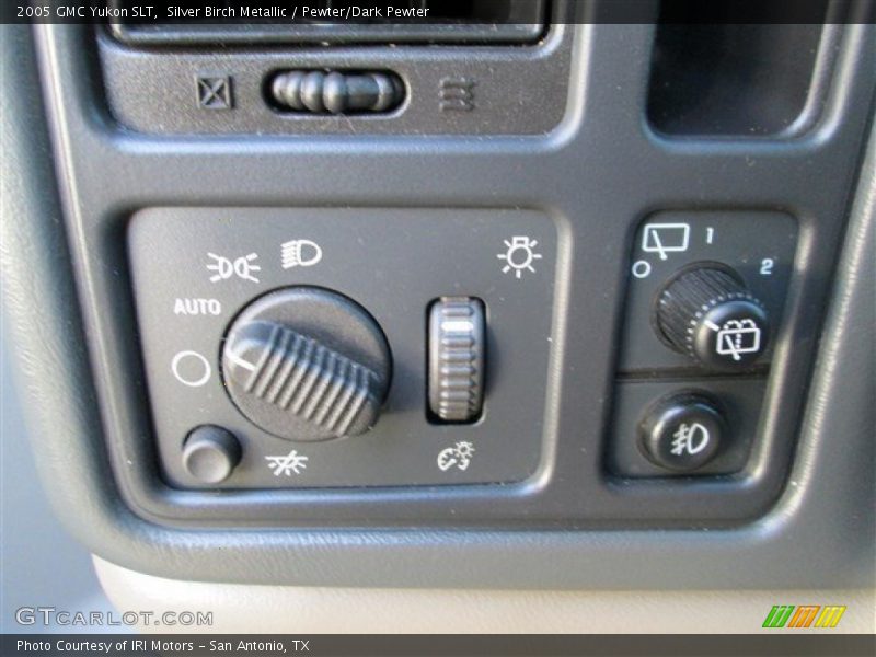 Silver Birch Metallic / Pewter/Dark Pewter 2005 GMC Yukon SLT