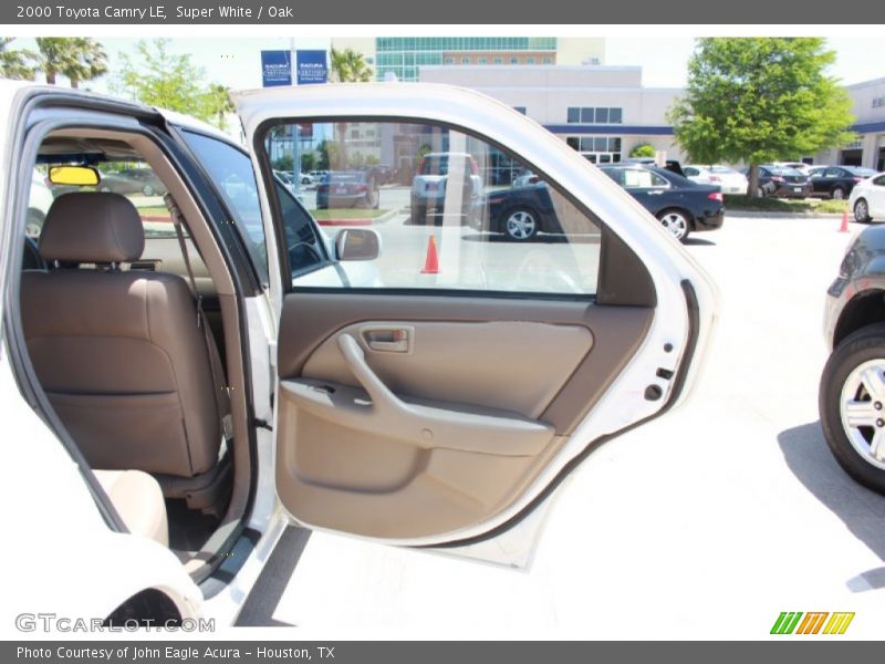 Super White / Oak 2000 Toyota Camry LE