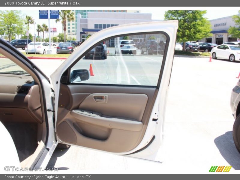 Super White / Oak 2000 Toyota Camry LE