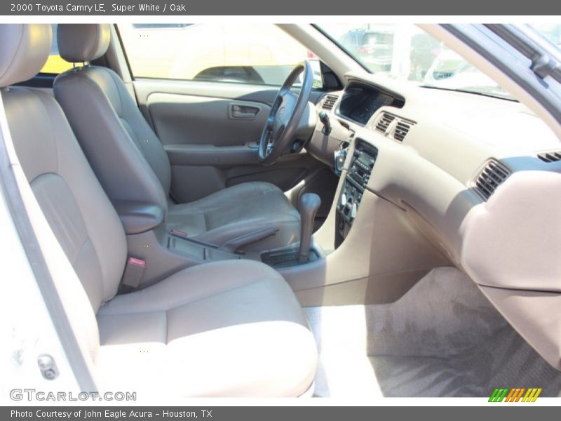 Super White / Oak 2000 Toyota Camry LE