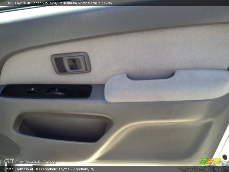 Millennium Silver Metallic / Gray 2002 Toyota 4Runner SR5 4x4