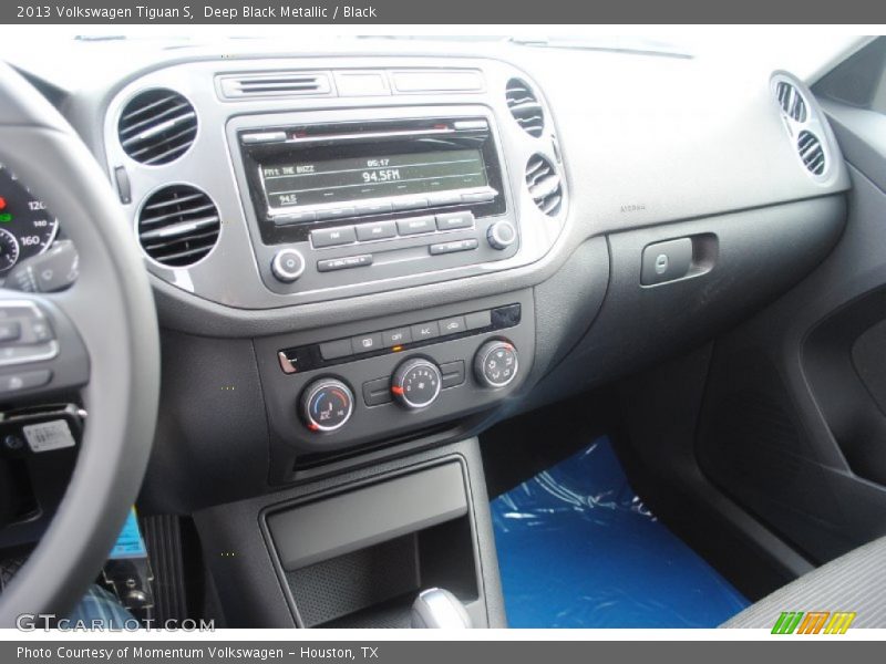 Deep Black Metallic / Black 2013 Volkswagen Tiguan S