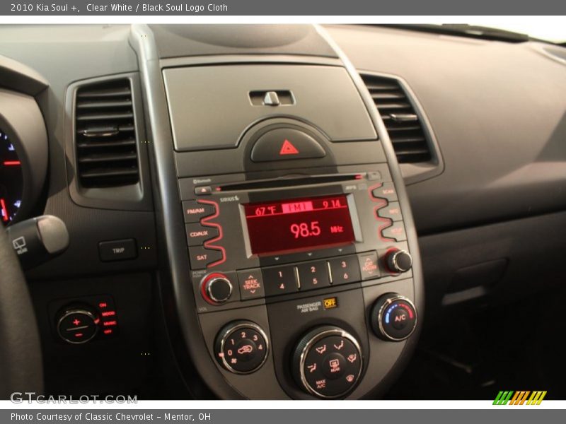 Clear White / Black Soul Logo Cloth 2010 Kia Soul +