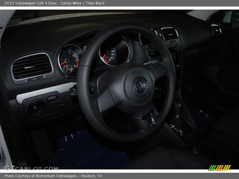 Candy White / Titan Black 2013 Volkswagen Golf 4 Door