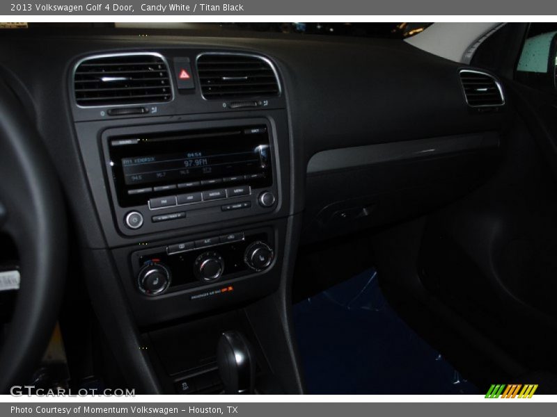 Candy White / Titan Black 2013 Volkswagen Golf 4 Door