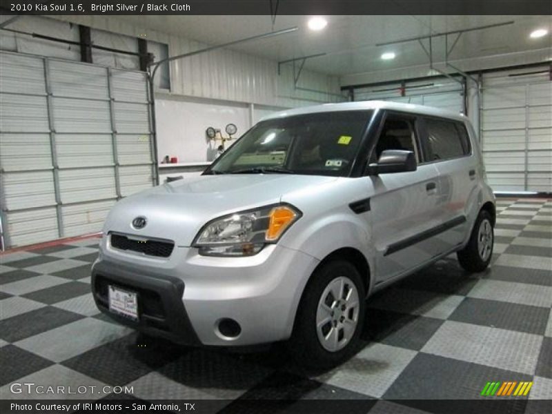 Bright Silver / Black Cloth 2010 Kia Soul 1.6